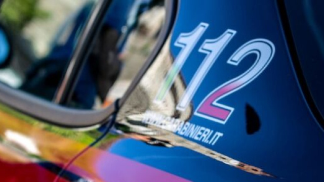 Un auto dei Carabinieri - Facebook / Carabinieri.It