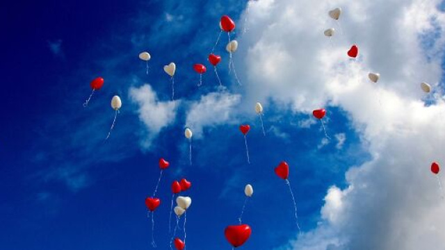 Dei palloncini in cielo (&copy; Pixabay).