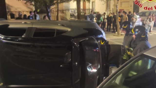 Crotone, Toyota ribaltata: l'intervento dei Vigili del Fuoco - &copy; Vigili del Fuoco