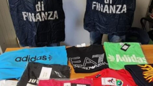 La merce sequestrata a Corigliano-Rossano &copy; Guardia di Finanza