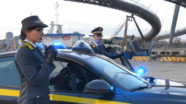 Una pattuglia della Guardia di Finanza - &copy; Facebook / Guardia di Finanza