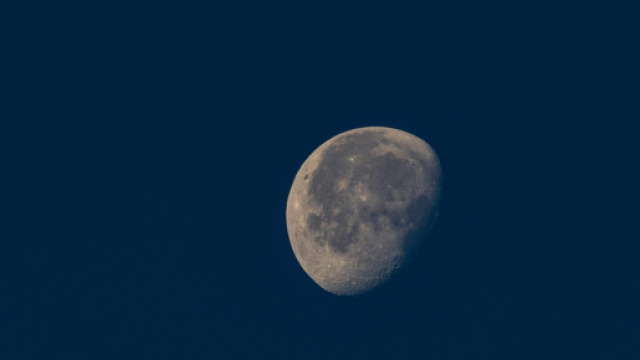 Uno scorcio di cielo con la Luna &copy; Pexels.com