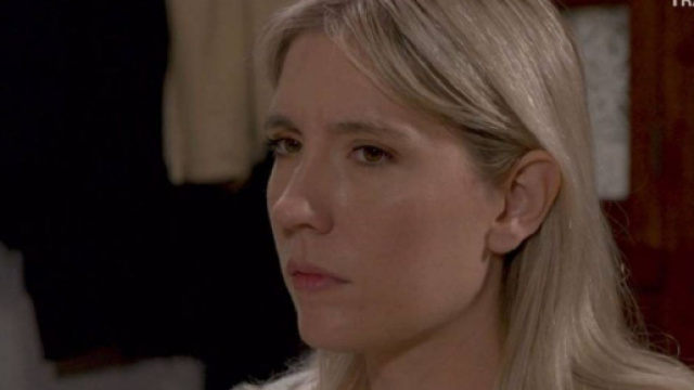 Ida mente riguardo l'aggressione a Roberto &copy; Un posto al sole.