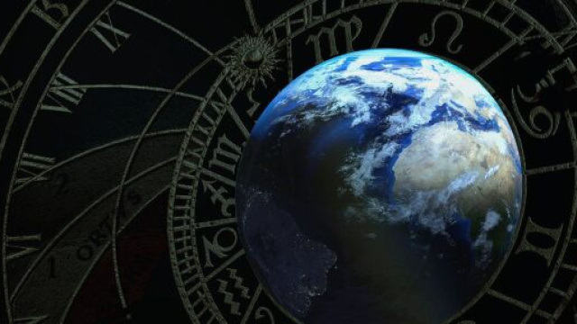 Il pianeta Terra con i simboli astrologici &copy; Pixabay