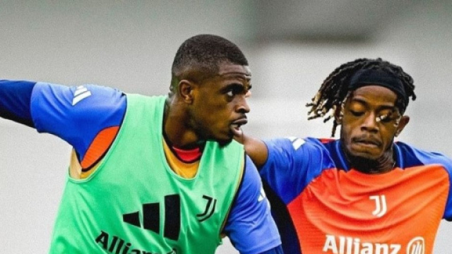 Kalulu e Mbangula con la maglia della Juventus &copy; profilo Instagram Juventus