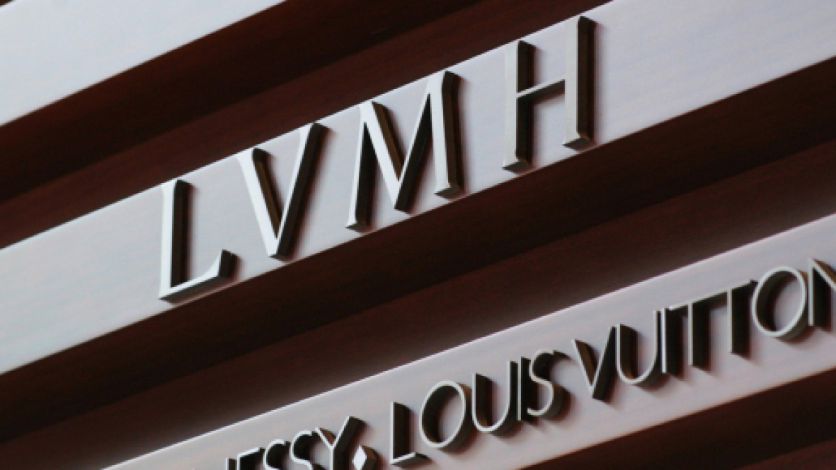 Moncler vola in Borsa grazie all'accordo con LVMH e traina il settore ...
