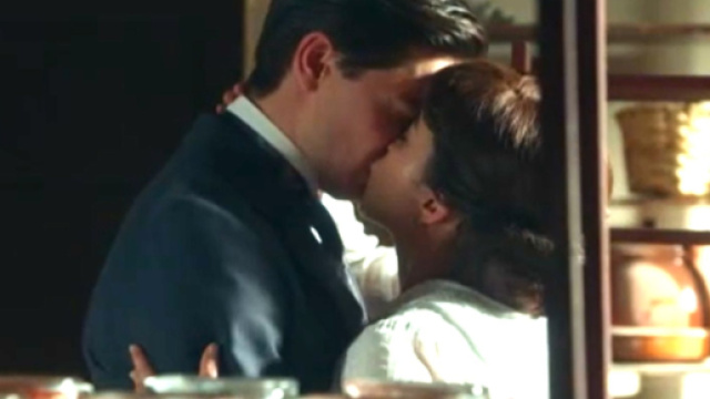 Catalina e Pelayo nella scena della proposta di nozze &copy; La Promessa