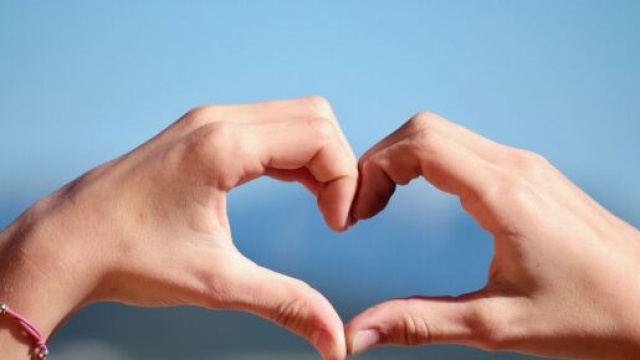 Mano cuore &copy;Immagine di Pixabay