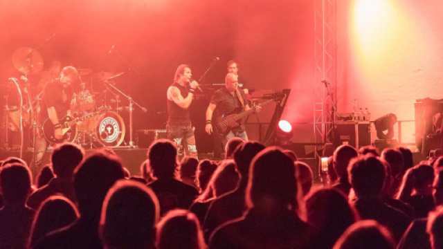 Un gruppo musicale si esibisce al concerto all'aperto D&uuml;lmener Sommer in Germania nel 2018 &copy; Wikipedia