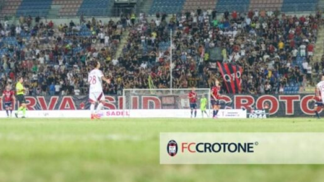 I tifosi della Curva Sud di Crotone &copy; Facebook