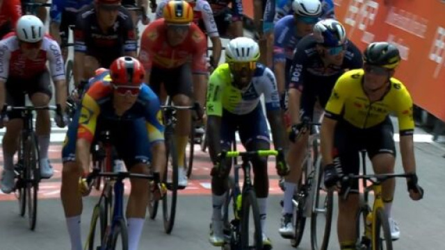 La volata della Bemer Cyclassic di Amburgo - Screenshot &copy; Eurosport