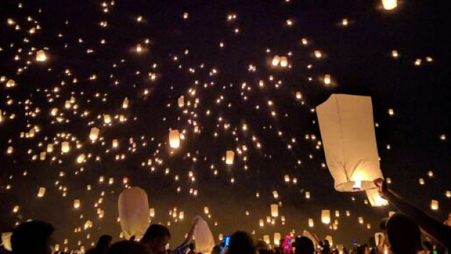 Delle lanterne in cielo (&copy;pexels.com)