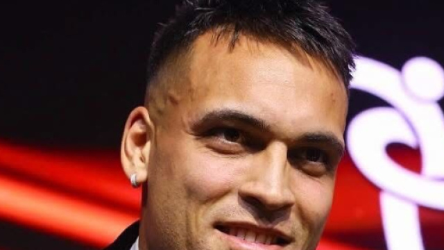 Lautaro mentre posa &copy; Foto profilo pagina Facebook