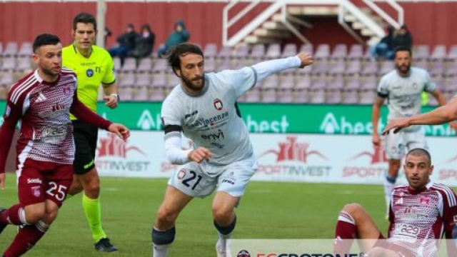 Il centrocampista del Crotone, Andrea Barberis - &copy; Facebook / FcCrotone