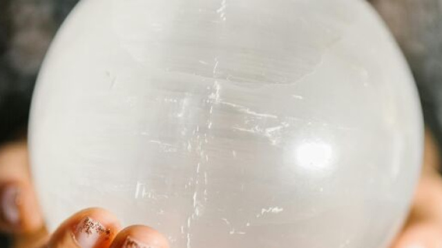 La sfera magica predice l'oroscopo &copy; Pexels.