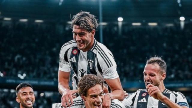 Vlahovic mentre esulta coi compagni - Foto Profilo &copy; Instagram Vlahovic