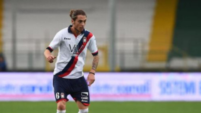 Jacopo Dezi con la maglia del Crotone - &copy; Facebook / FcCrotone