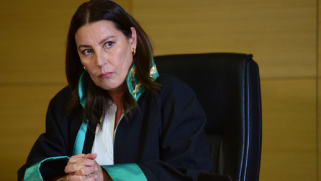 Guzide in una scena di Tradimento &copy; Mediaset.