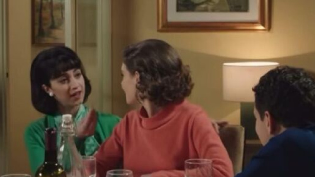 In foto Elvira e Clara de Il Paradiso delle signore &copy; Rai.