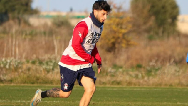 Marco Spina in allenamento con la maglia del Crotone - &copy; Facebook / FcCrotone