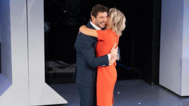 In foto Stefano De Martino e Maria De Filippi, &copy; Mediaset.