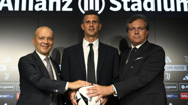 Maurizio Scanavino, Thiago Motta e Cristiano Giuntoli. Foto &copy; Juventus