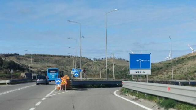 Un tratto della S.S. 106 nel territorio di Crotone &copy; Francesco Trabassi
