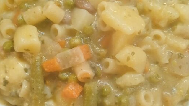 Minestra di pasta verdure e gorgonzola. Foto pecels.com