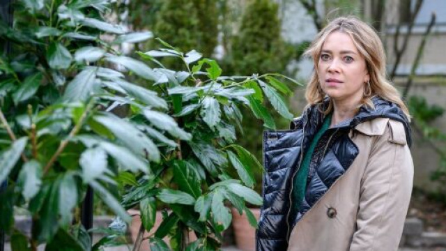 Greta in una scena di Tempesta d'amore &copy; Mediaset.