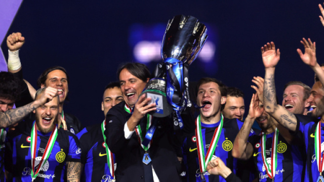 l'Inter alza la Supercoppa del 2024 &copy; FC Inter.