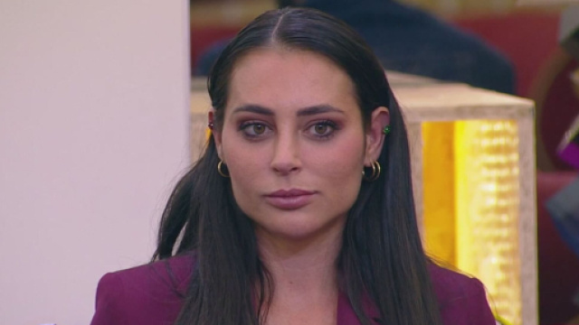Mariavittoria Minghetti richiamata da un autore (&copy; Grande Fratello/Mediaset).