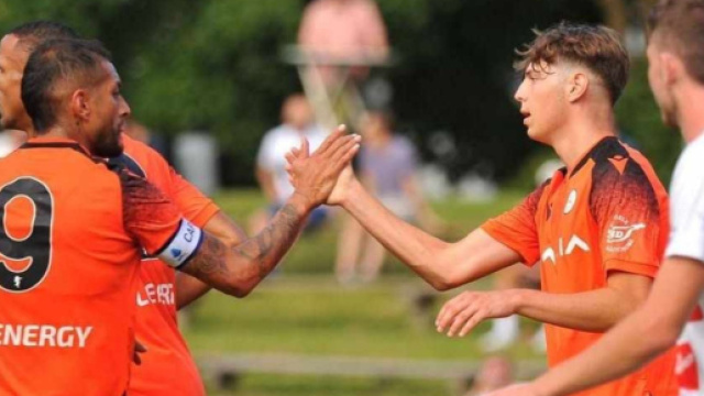 Niccol&ograve; Cocetta (a destra) con la maglia del'Udinese - Instagram / Niccol&ograve; Cocetta