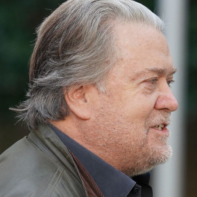 Steve Bannon nell'ottobre del 2022 poco prima della sentenza di condanna a 4 mesi di carcere. &copy;Shutterstock
