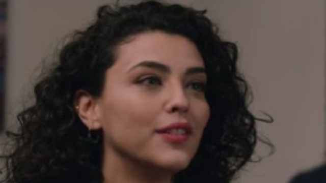 Fiore in una scena di Mina Settembre &copy; Rai 1.