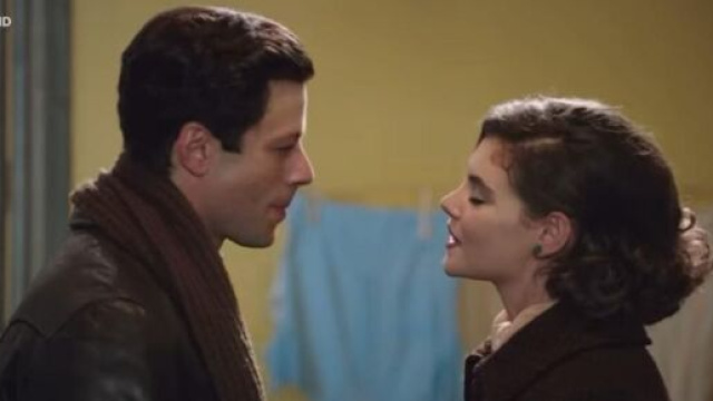 In foto Alfredo e Clara de Il paradiso delle signore (screenshot &copy; Rai).
