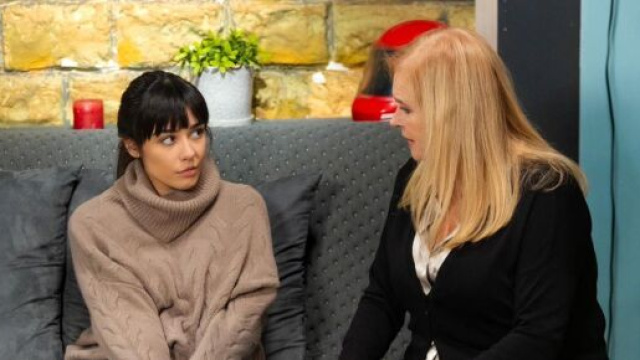 In foto Rossella e Ornella di Un posto al sole &copy; Rai.