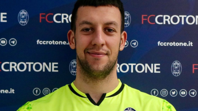 Jacopo Sassi con la maglia del Crotone &copy; Facebook