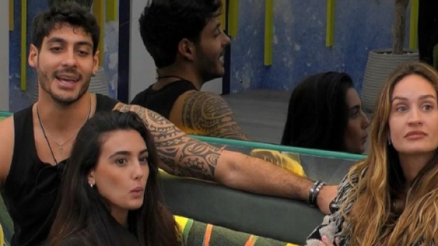 Javier Martinez, Zeudi Di Palma e Helena Prestes - screenshot &copy; Mediaset.