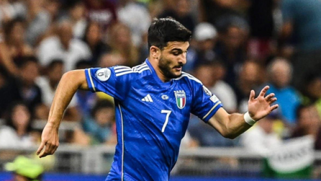 Orsolini con la maglia della nazionale italiana &copy; profilo Facebook Orsolini.