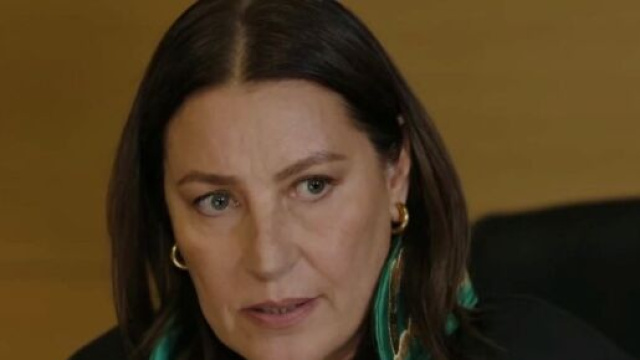 Guzide in una scena di Tradimento &copy; Mediaset.