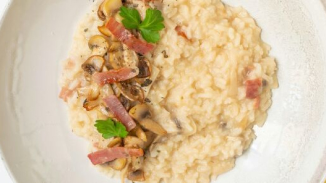 Risotto con i pomodorini secchi e le sarde &copy; Pexels