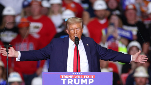 Donald Trump in un comizio nel 2024 durante la campagna elettorale. &copy;Wikimedia Commons