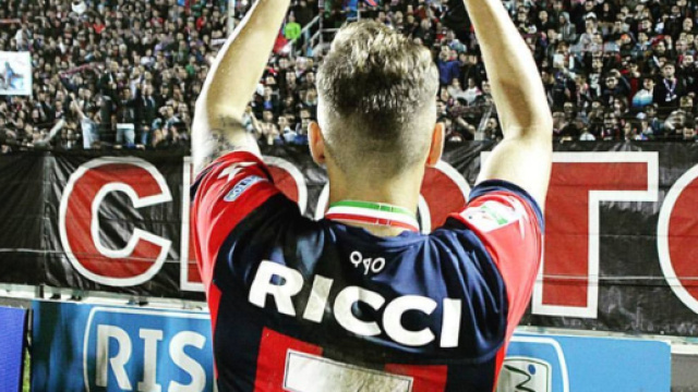 Federico Ricci con la maglia del Crotone - &copy; Facebook / Federico Ricci
