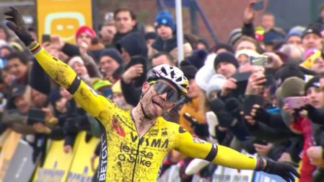 La vittoria di Wout van Aert nel ciclocross di Gullegem - &copy; Screenshot Eurosport.