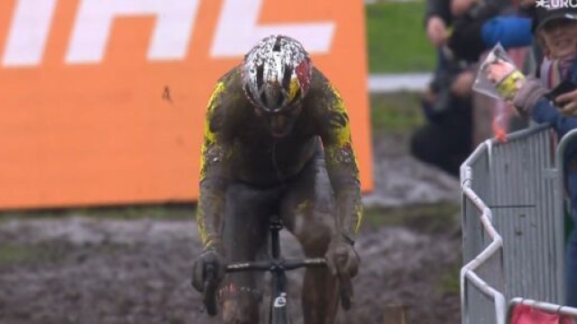 Wout van Aert a Dendermonde - &copy; Screenshot Eurosport.