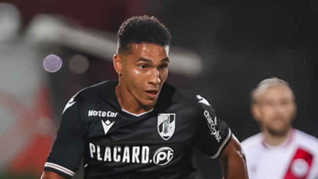 Alberto Costa con la maglia del Vit&oacute;ria Guimar&atilde;es &copy; profilo Instagram albertocosta_2