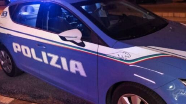 Auto della Polizia durante un controllo - &copy; Polizia di Stato