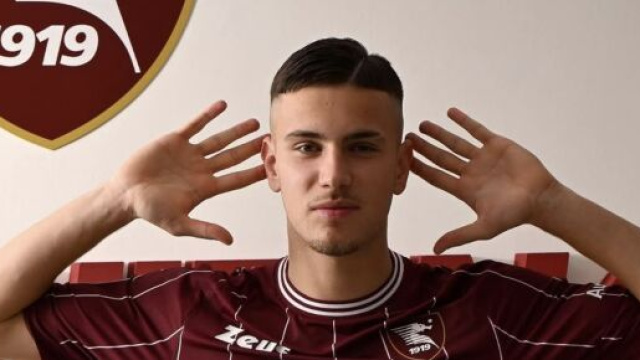 In foto Raimondo con la maglia della Salernitana &copy; Instagram