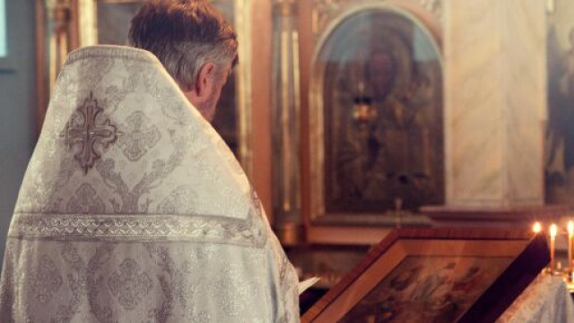 Sacerdote - Immagine &copy; Pexels.