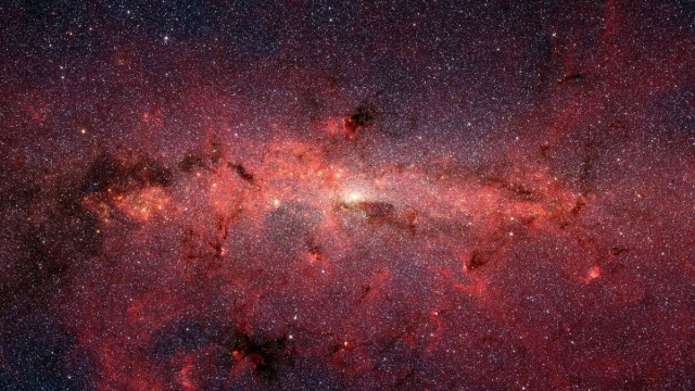 Una galassia che emette una luce rossa &copy; Pixabay.